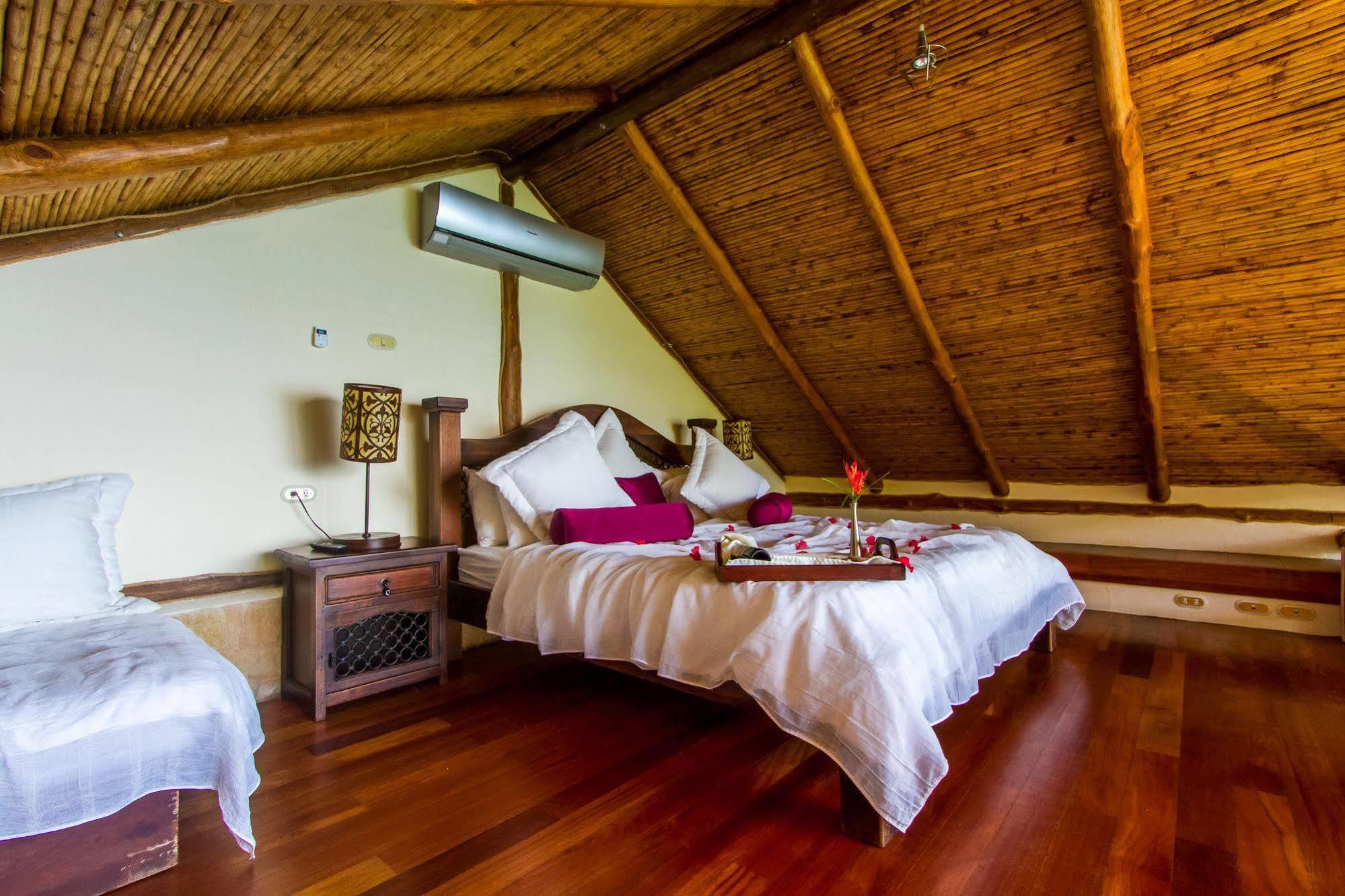Issimo Suites Boutique Hotel & Spa - Adults Only Manuel Antonio Exterior foto